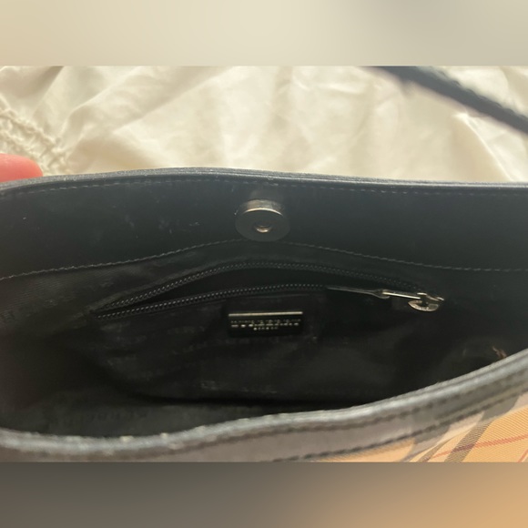 Burberry mini purse. Slightly used but still good quality - Picture 3 of 3